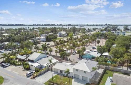 Beach Supplies | Fire Pit | Walk to Beach & Marina - Foto 25