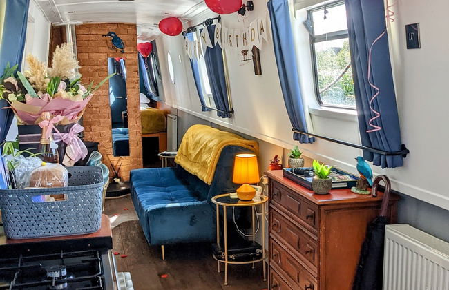 Narrowboat With Hot Tub, Spa, Cruising And More - Photo 24