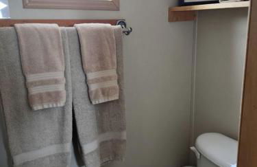 Comfy Vacation Rental with Wi-Fi and Kitchenette in Meadview, Arizona - Foto 9