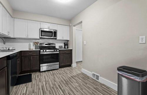 The Ultimate Rochester Getaway Cozy & Inviting - Foto 13