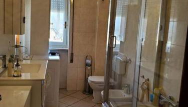 La Rocca Home, accogliente appartamento ad Arona - Foto 4, towels, Shower