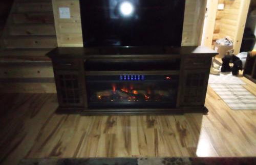 Comfy Caribou Lodge - Photo 10