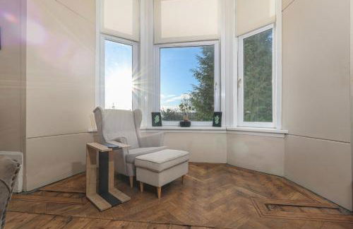 Extravagant 6 Bed Victorian Townhouse with Hot Tub - Photo 58