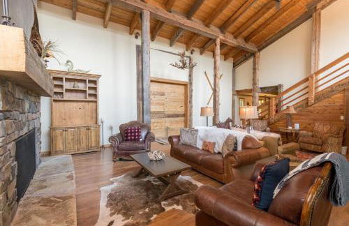 Bear Lodge with private Pool, Hottub, and Sauna! - Photo 31