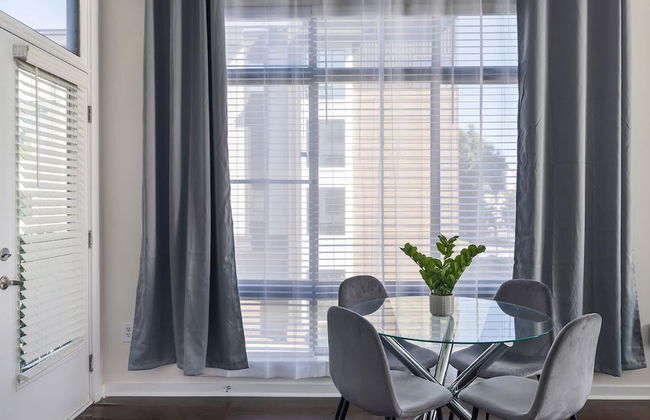 Spacious 2BD With Private Balcony and Free Parking 2 - Foto 23