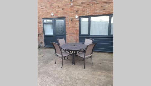 Entire House - Cheshire Oaks/Ellesmere Port - Foto 2