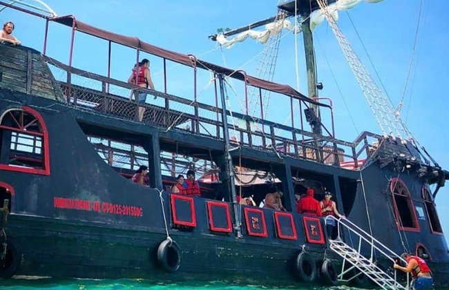 Aventura Pirata: Tour de medio día con esnórquel, nado con tiburones y show pirata - Foto 2