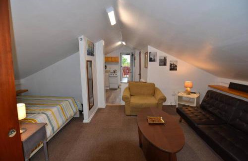 Cozy Alcove Studio Apt w Outdoor deck w NYC Views - Foto 2