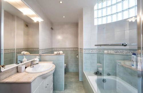 Casa con piscina en costa Barcelona - Photo 24