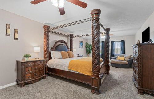 Lakefront Retreat with Deck, Movie Room and Yard - Foto 9