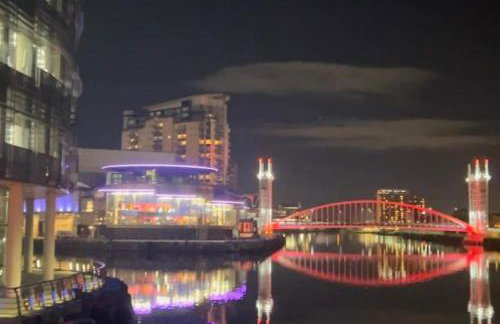 Modern High-Rise Flat in Media City! 2 Beds, 2 Baths - Foto 8