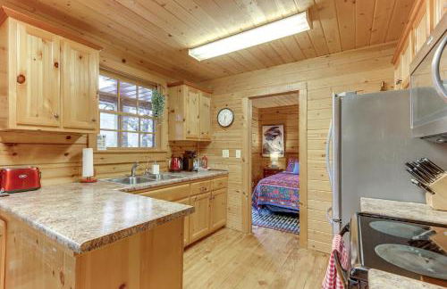 Toccoa Waterfront Hideaway Hot Tub and Fire Pit! - Foto 7