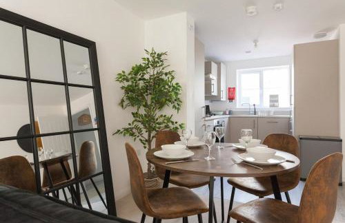 Runcorn Spacious Modern 3 bedroom House, 4 beds, On site Parking, Long stay deals - Foto 6