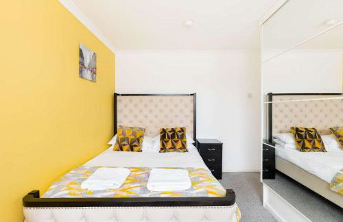 4-Bed Home for Contractors - Parking - Walk to Hospital - Foto 4