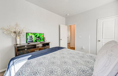 Patio and Yard Luxe Beaumont Getaway! - Foto 17