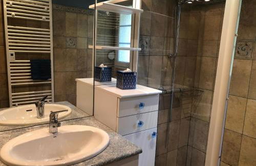 Chalet spacieux avec balcon, WiFi gratuit, proche lac et station de ski - FR-1-589-140 - Photo 17