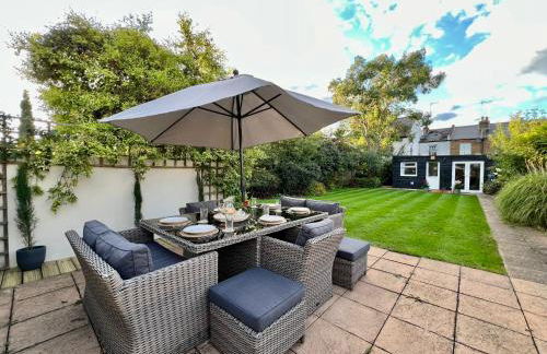 Luxury Family Home in Central Windsor with Large Garden, Games Room, Office, Parking & Pet-Friendly - Photo 37