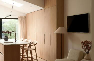 Elegant 4-Bed Townhouse Private Garden Parking - Foto 10