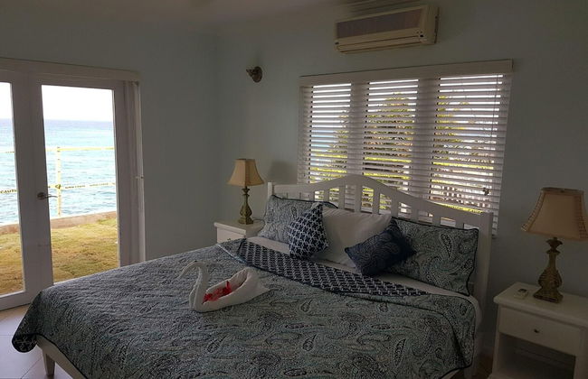 Je Suis Jamaica - 4 B R Beachfront Villa w Staff - Photo 75