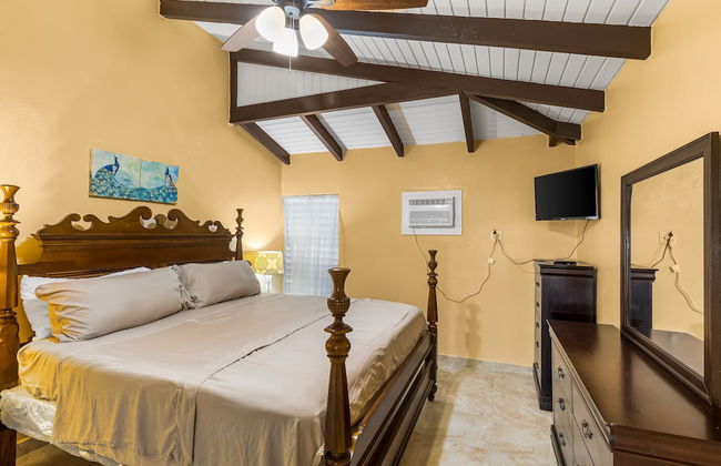 A Getaway From Your Getaway 1 Bedroom Condo by RedAwning - Photo 4