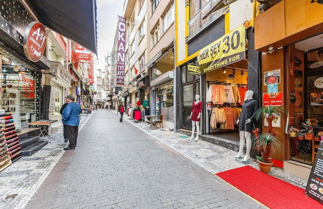 Charming Kadıköy Apartment With City Views - Photo 16