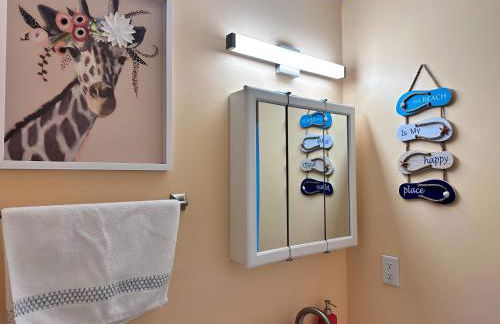 Stylish 2BR Condo Near Beach, Large Pool & Patio, Pet Friendly - Foto 25