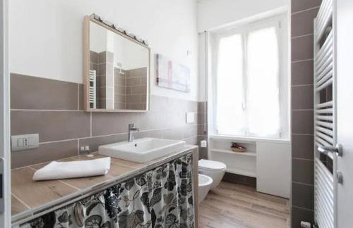 GuestHost - Piazzale Susa Bright Flat con Veranda - Foto 9