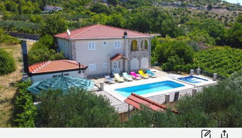 Vila Nova with private heating pool and jacuzzi - Foto 3