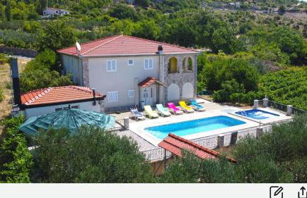 Vila Nova with private heating pool and jacuzzi - Foto 3