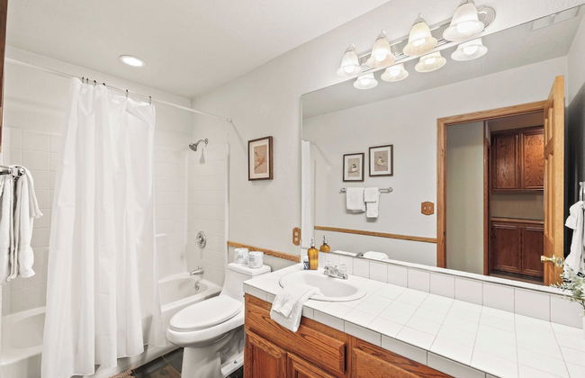 Alpenglow Chateau by Avantstay Ideal Big Bear Location w/ Pool Table & Hot Tub! - Foto 33