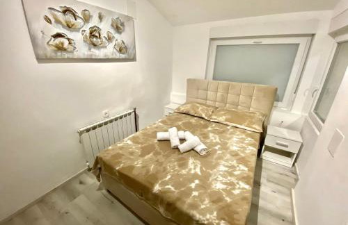 SANJA - with a large covered terrace and pool - Foto 16