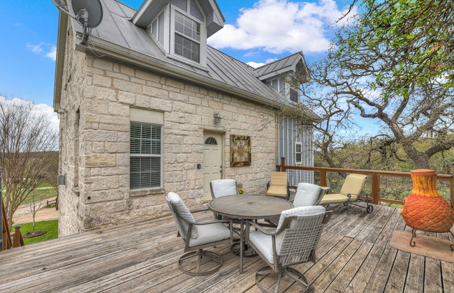 The Elizabeth Haus Upper Suite - Photo 20