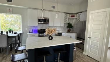 The Canvas Modern 4BR Retreat Rooftop - Foto 4