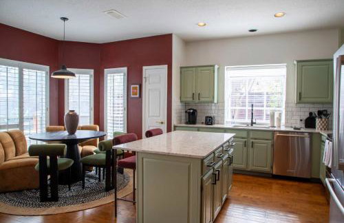 Sparkling Pool Hot Tub Game Room Kids Area - Foto 12