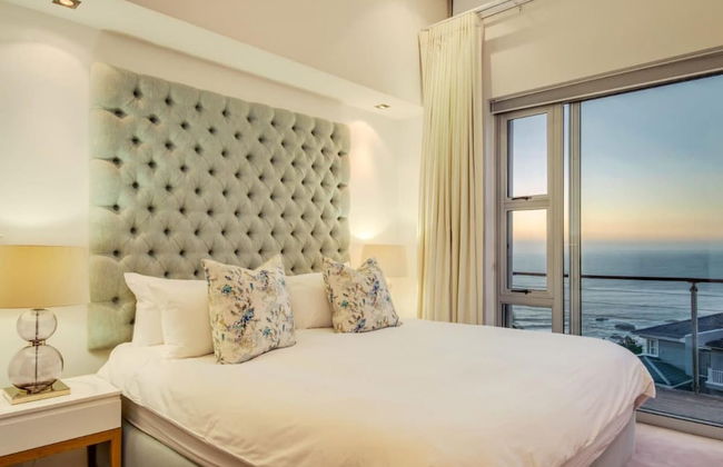 Immaculate Camps Bay Villa w Jacuzzi Views Pool Villa Grenache - Photo 14