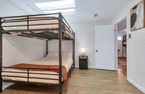 6BD Near DT - BBQ Grill, Games & Football Fun - Photo 43