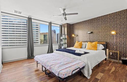 Beautiful Apt in Downtown W/ Pool | Parking - Foto 29