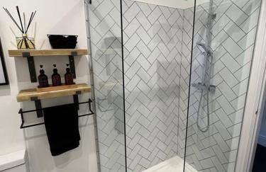 Modern 2 bedroom beach house - Photo 16