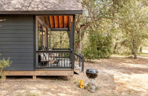 Modern Farmstay Cabin with Friendly Animals, Pond Views & Nature Trails Near Cedar Creek, Texas - Photo 28