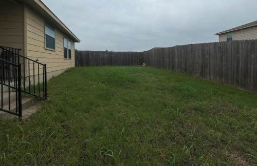 Spacious home with WiFi/AC - Photo 6