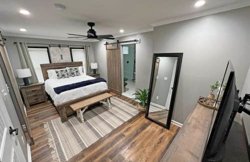 A Cabin in the City with a 5 Star Lush Backyard - Foto 49