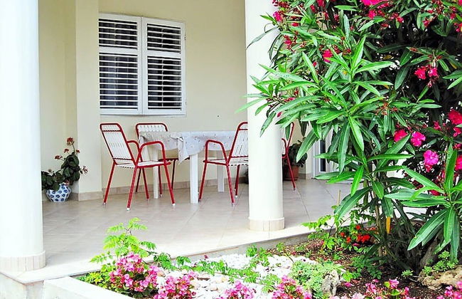 Apartment Serene Step From The Sea, Sleeps 5 - Photo 16