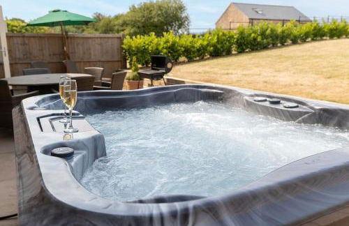 Mowerina - Dog-Friendly Barn Conversion with a Hot Tub - Photo 1