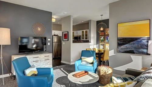 DT Designer's 2BR Condo Parking Tub Pool - 99 walk score - Foto 4