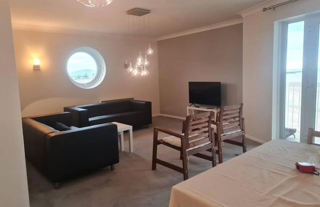 Beautiful 3-bed Apartment in Swansea - Photo 4
