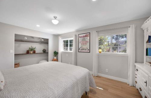 Hot Tub Fire Pit Pet Friendly Walk to Bell St - Foto 17