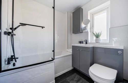Stylish 2BR Apartment near MCR Airport - Foto 9