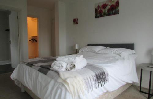 Large 4 bed detached house with parking - Foto 60