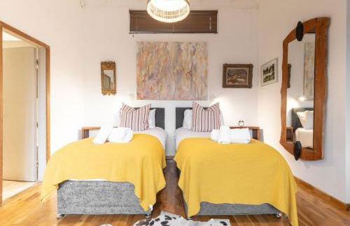 Stunning 6 Bedroom with Swimming Pool & Sauna! - Foto 110