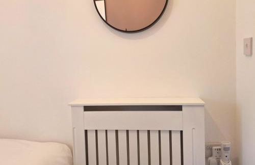 Two-bedroom Cottage - Sandstone Garden Patio - Free Parking - Pets Welcome - Foto 14